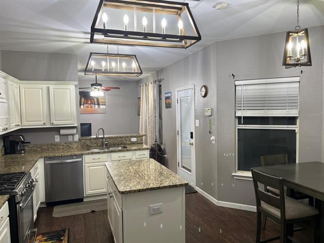 Building Photo - 4002 Evinrude Dr
