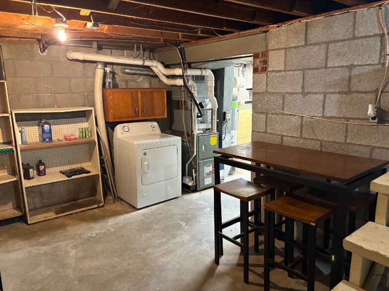 Building Photo - 1405 Belasco Ave