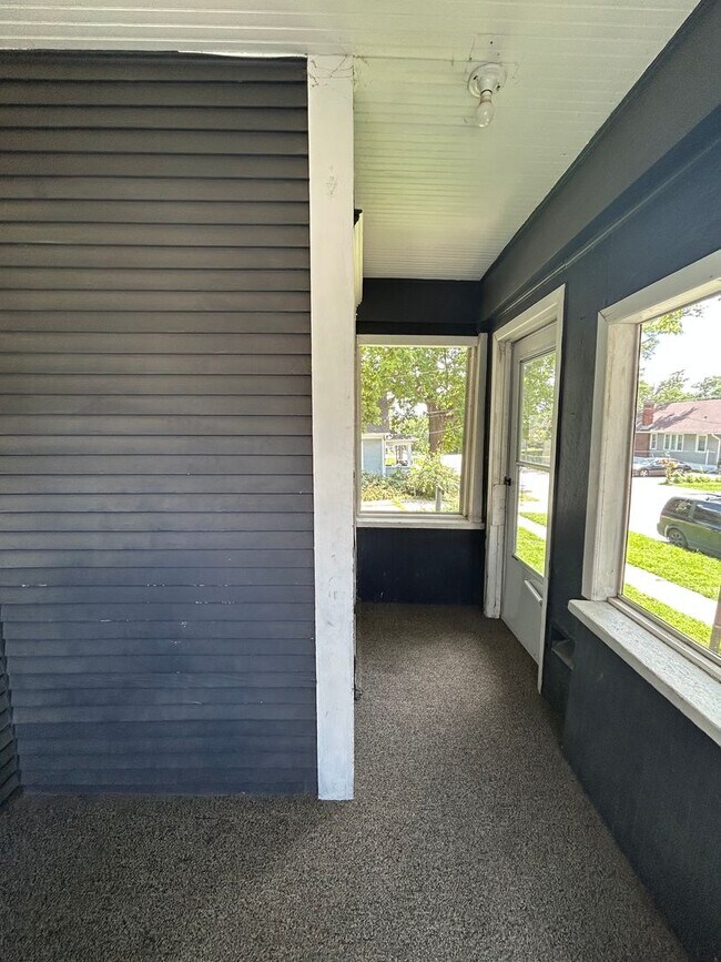 Building Photo - Timeless Charm Meets Modern Comfort – Spacious 3 Bedroom Duplex Near Downtown Omaha