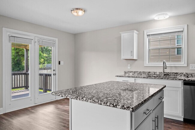 Building Photo - Beautiful Open-Concept Home with Covered Deck & Huge Backyard