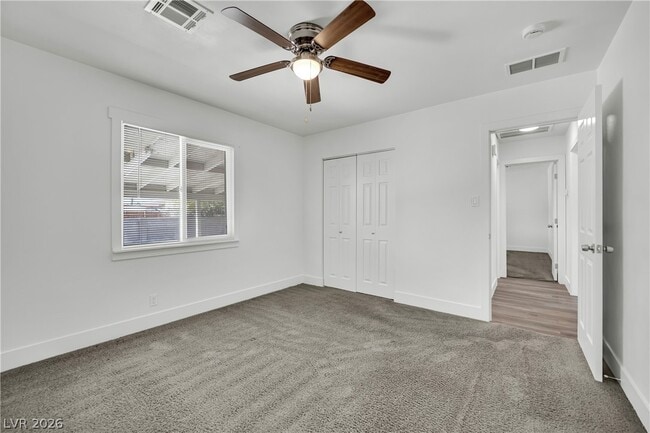Building Photo - 1050 E Hassett Ave