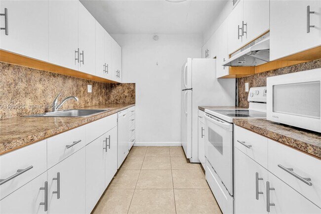 Building Photo - 7201 Miami Lakes Dr