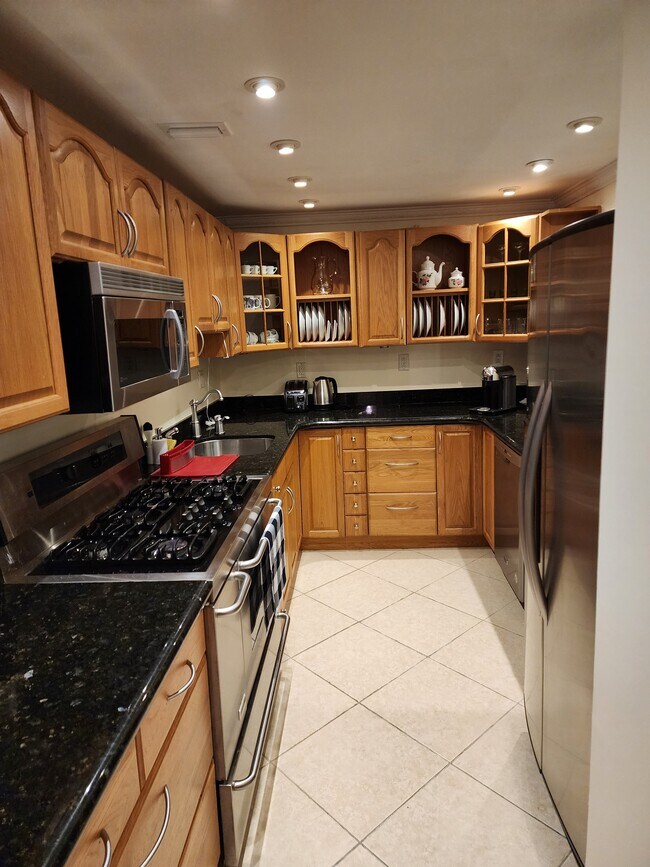 Kitchen - 3140 S Ocean Dr