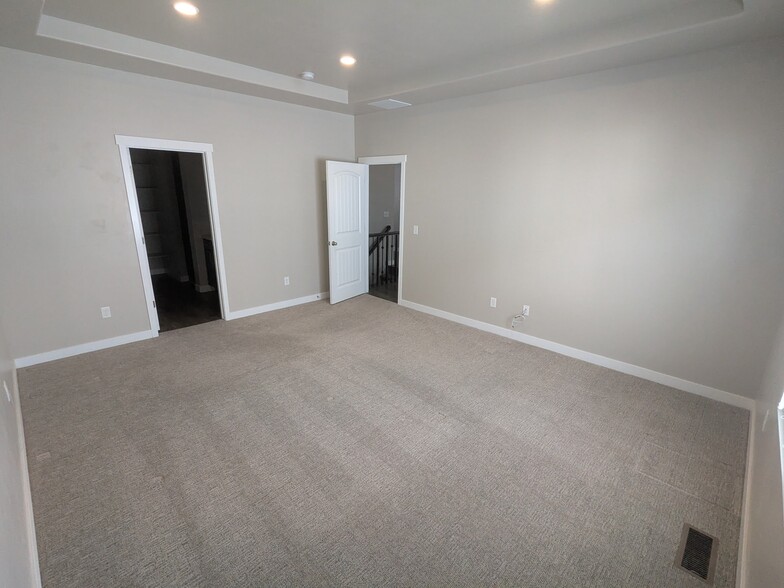 Building Photo - 512 W Sunland Dr