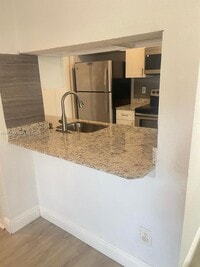 Building Photo - 927 Riverside Dr