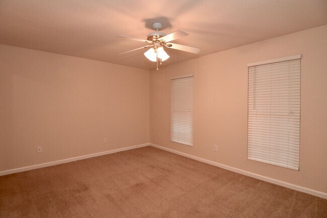 Building Photo - Evans 3 Bed/2 Bath w/ Garage & Huge Fenced...