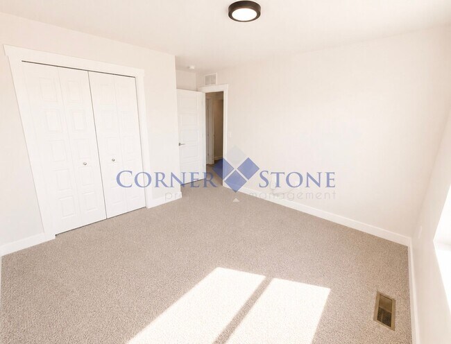 Building Photo - Brand New Home with Stunning Finishes!