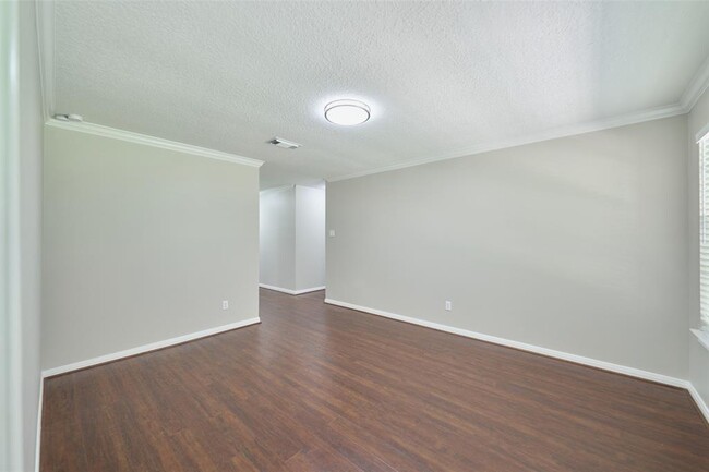 Building Photo - 26611 Oak Hill Dr