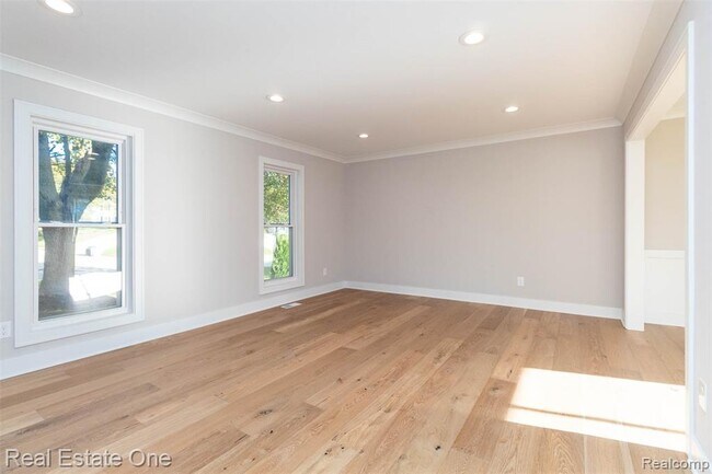 Building Photo - 5485 Hammersmith Dr