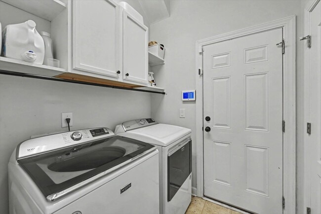 Building Photo - 203 Topsaw Ln