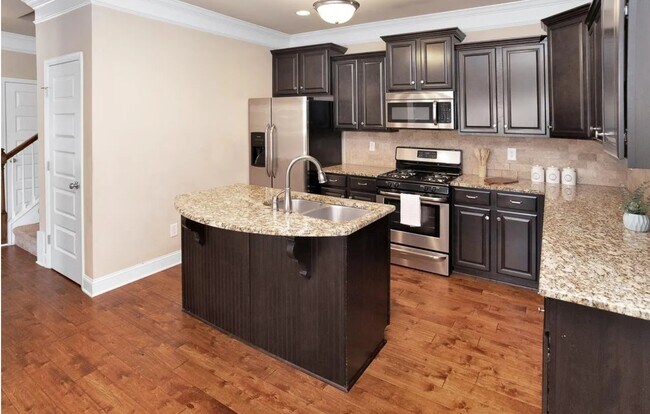 Building Photo - 7102 Sutter Ct