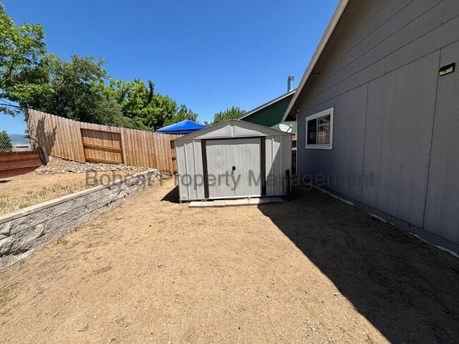 Building Photo - 2066 Southridge Ct