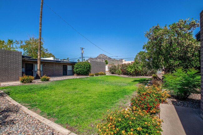 Building Photo - 1722 E Ocotillo Rd