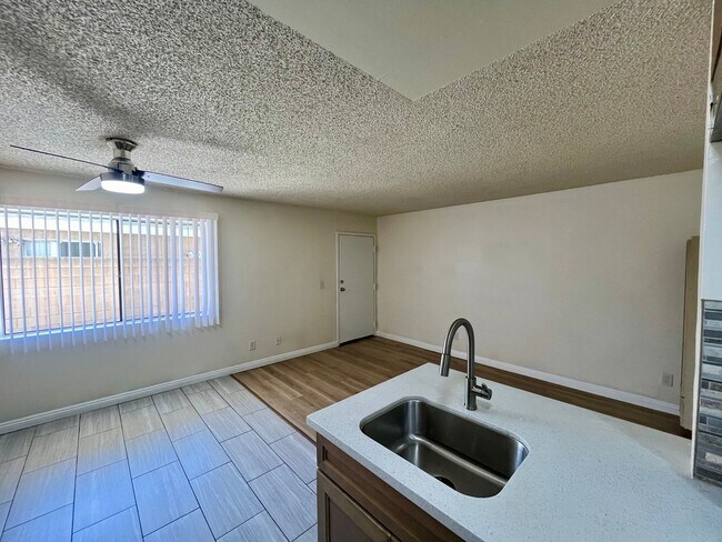 Building Photo - BELLA APARTMENTS: Beautiful 1 Bed / 1 Bath...
