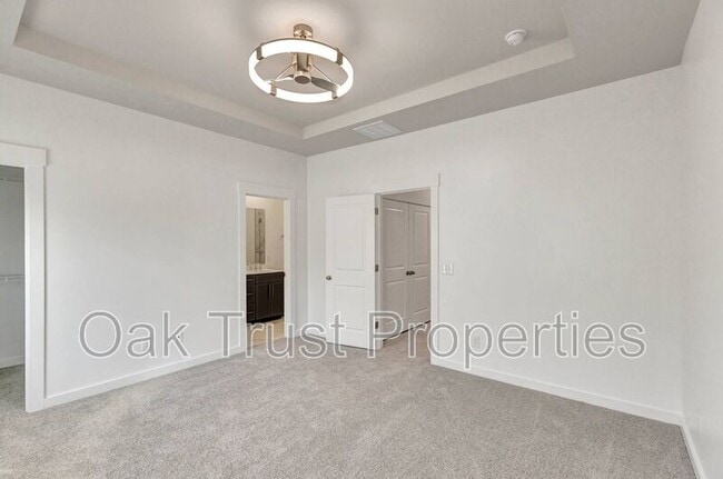 Building Photo - 236 Somerset Acrs Dr