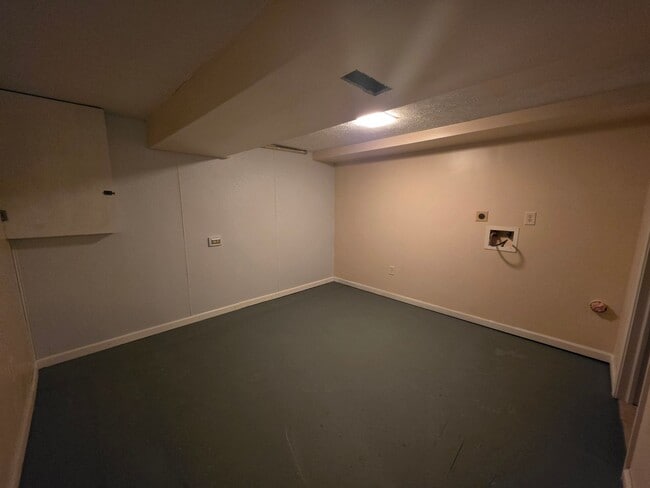 Building Photo - 3-Bedroom 2 Bath Duplex. Ravenna Ohio.