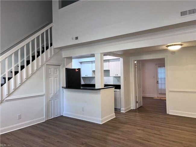 Building Photo - 947 Wildwood Square Ct