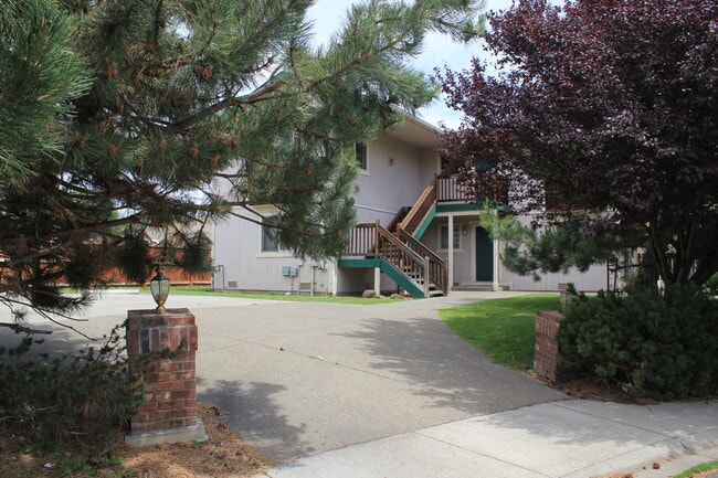 Building Photo - 503 River Ave