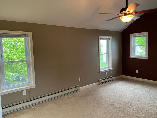 Building Photo - Coming soon! 4 Bedroom Farmhouse for Rent in Shippensburg