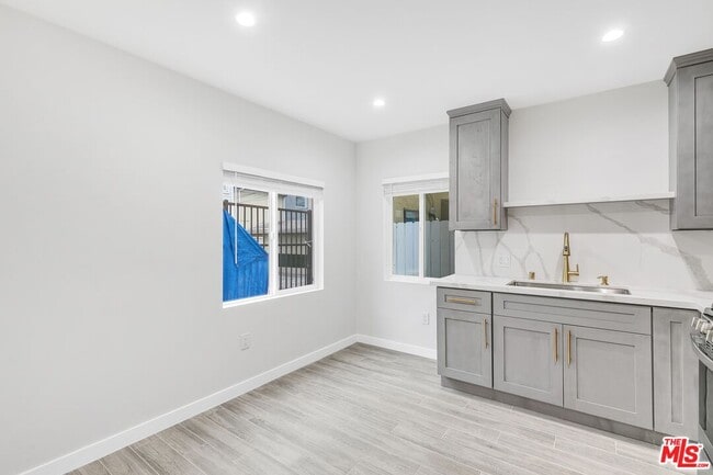 Building Photo - 40 Rose Ave