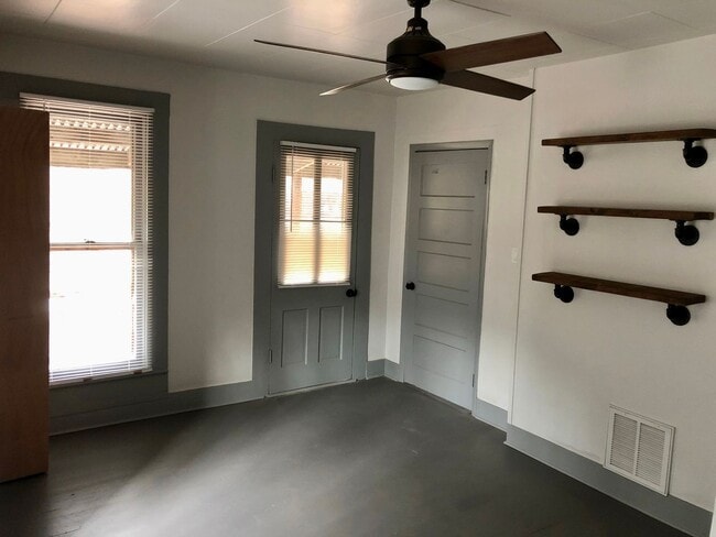 Building Photo - 953 Osage Ave