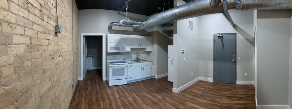 Kitchen/living - 114 S Main St