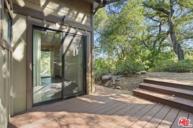 Building Photo - 21273 Entrada Rd