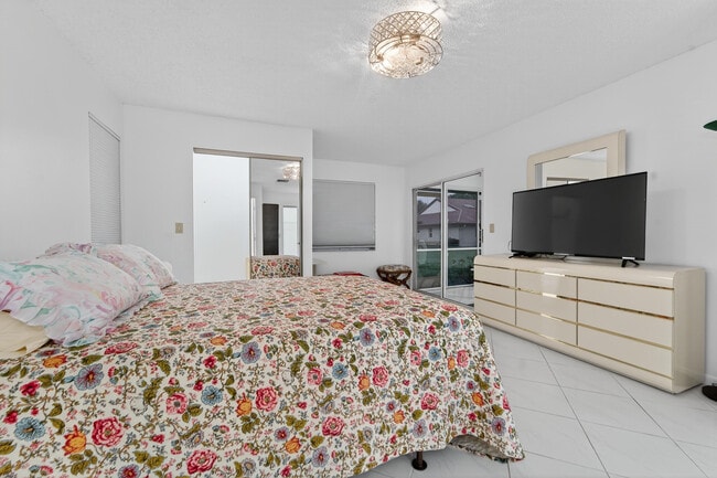 Building Photo - 6147 Waldwick Cir