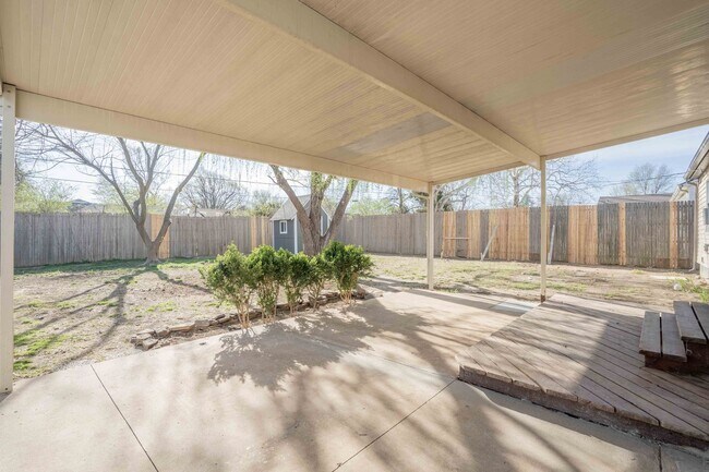 Building Photo - 3 Bed / 1 Bath in North Tulsa! Section 8 Welcomed!