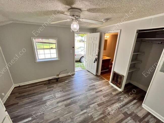 Building Photo - 413 N Moore Rd