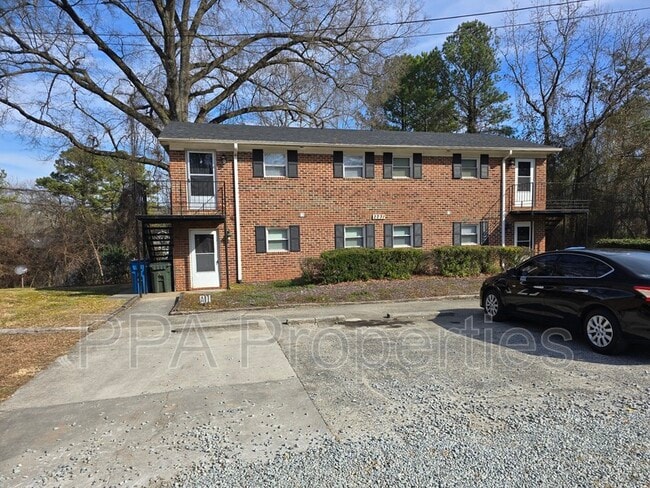 Building Photo - 2231 Summit St