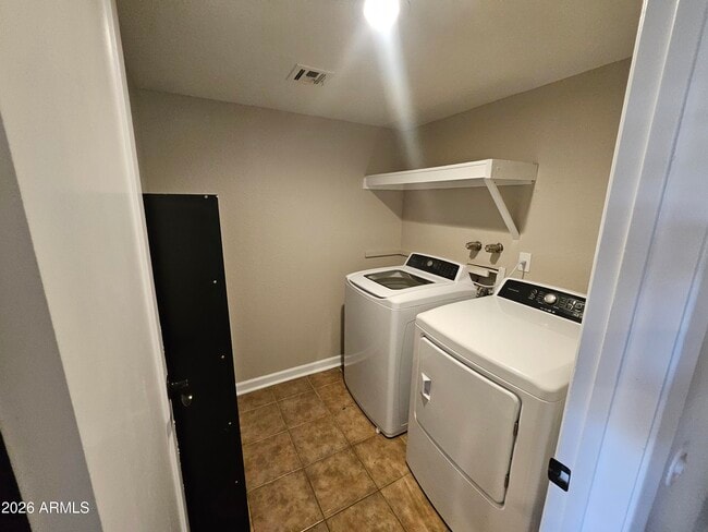 Building Photo - 1320 W Pecos Ave