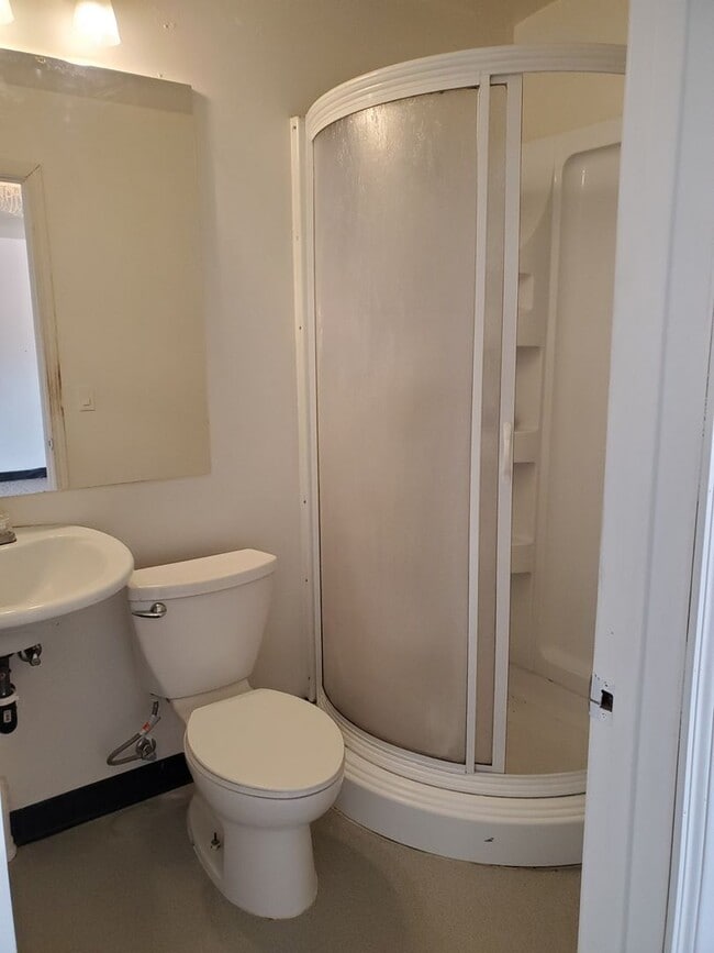 Building Photo - PRIVATE 3 bed/3 bath HOME + Office. NO OTHER UNITS ON PROPERTY.