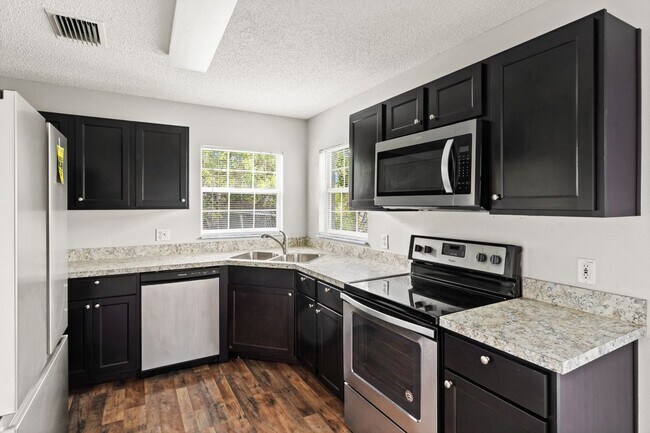 Building Photo - 795 Squirrel Ct