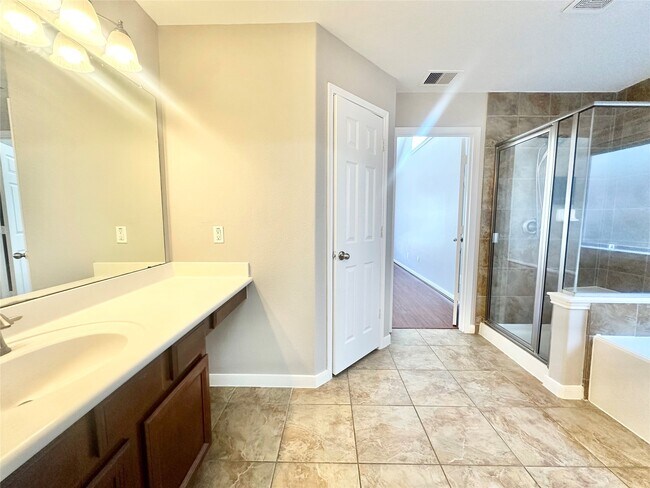 Building Photo - 6415 Virginia Fields Dr