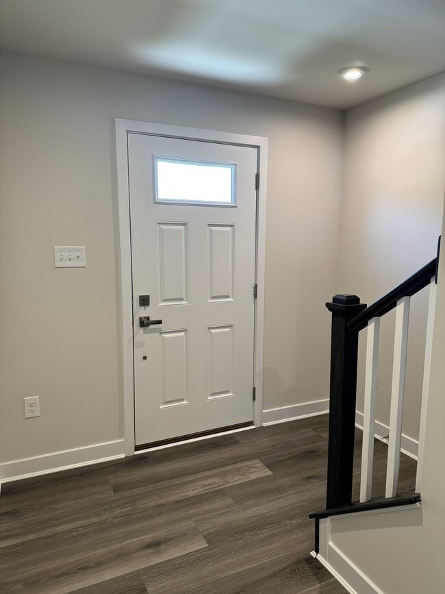 Building Photo - 339 E Cochran St