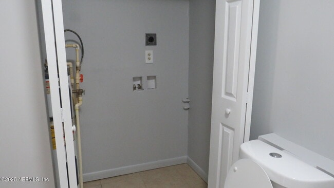 Building Photo - 7039 Cotillion Rd N