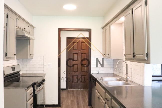 Building Photo - 3820 Southwind Ct