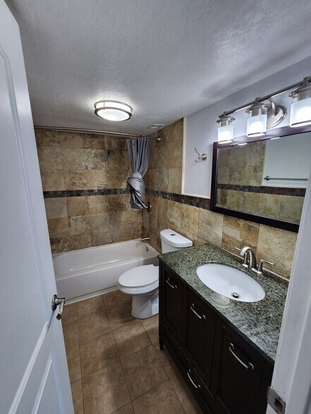Bathroom 2 in master - 9143 SW 77th Ave