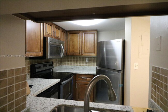 Building Photo - 8335 SW 152nd Ave