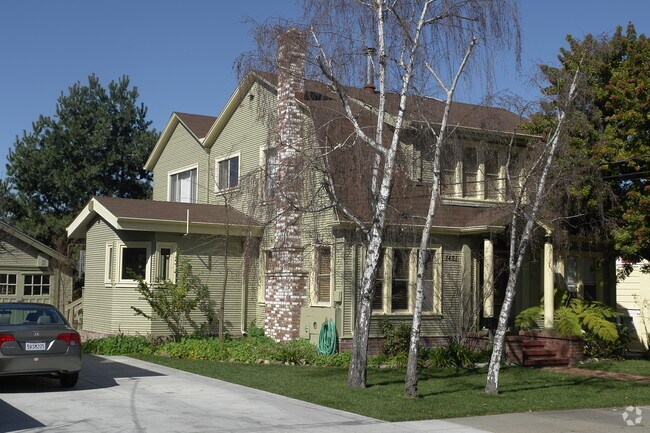 Primary Photo - 1421 Bay St