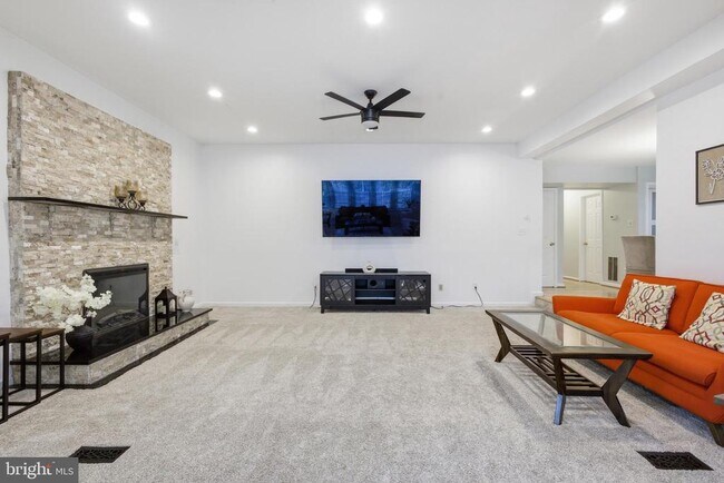 Building Photo - 8664 Pohick Forest Ct