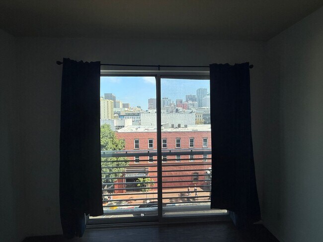 Building Photo - Downtown Condo in the Heart of San Diego!