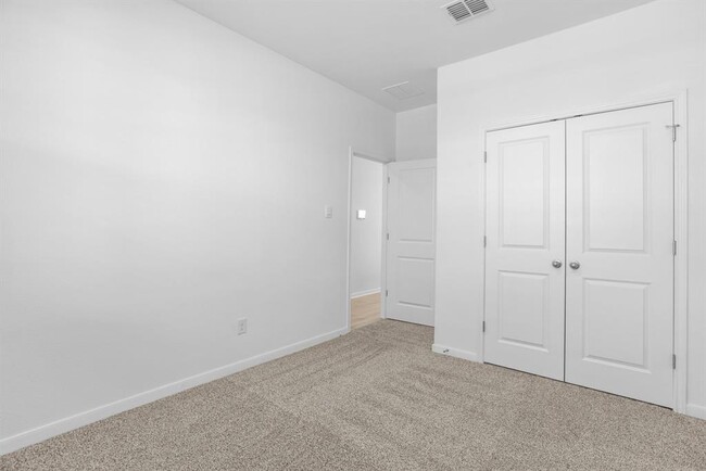 Building Photo - 305 Brooks Ranch Dr