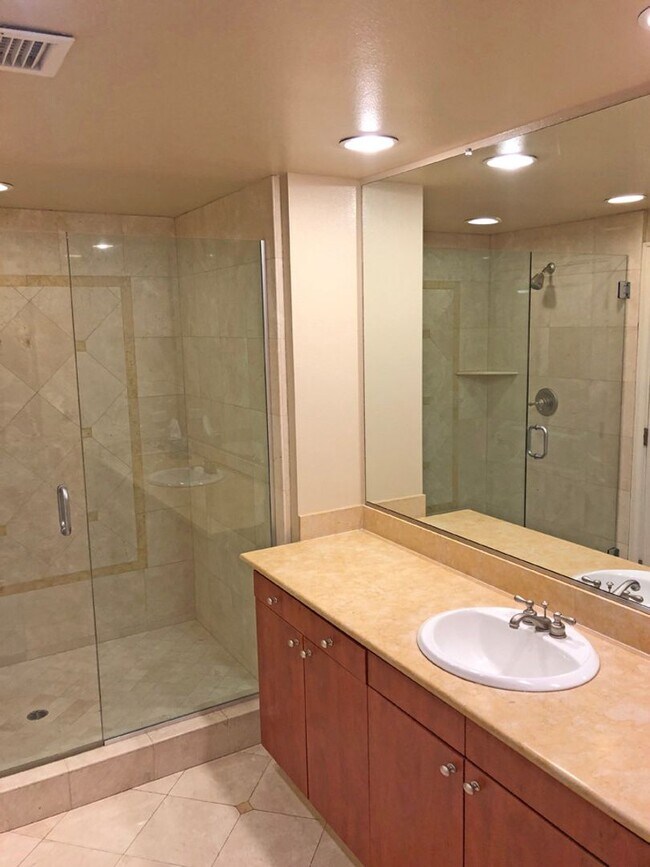 Building Photo - Incredibly Spacious Furnished 2 Bedroom/2 Bath Condo at Park Townsend