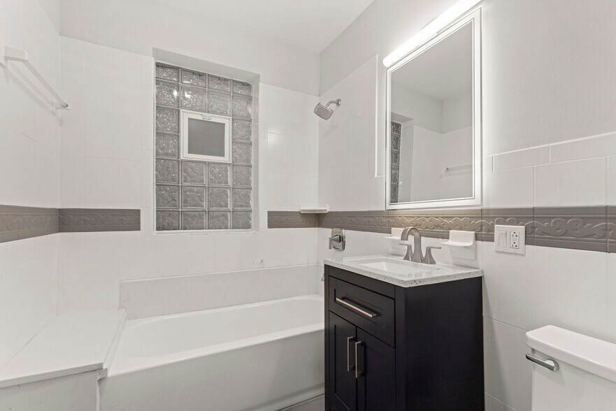 Building Photo - 615 E 60th St