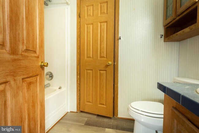 Building Photo - 202 N Teal Rd