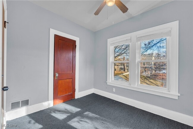 Building Photo - 917 Helmsdale Rd