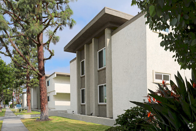 Building Photo - The Corinthian Apartments