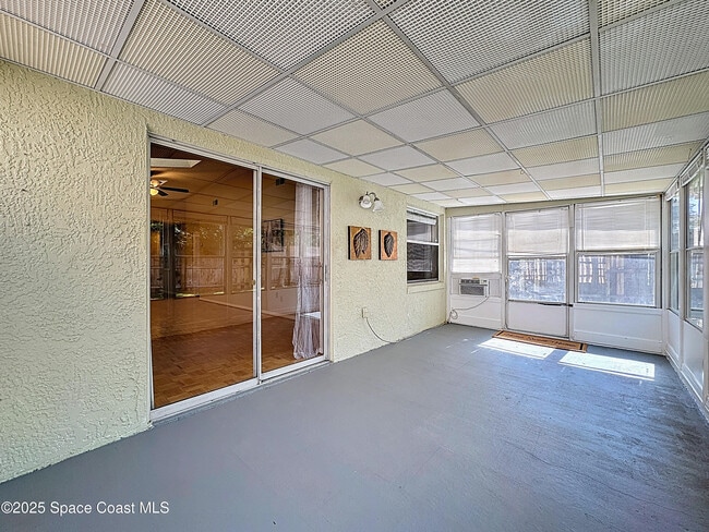 Building Photo - 3033 Dunhill Dr